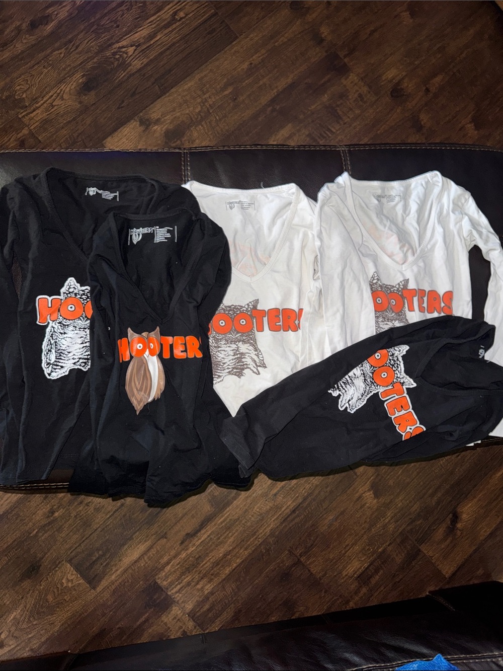 Hooters Long Sleeve Kids Tees - Black & White with Orange Logo, all.XS